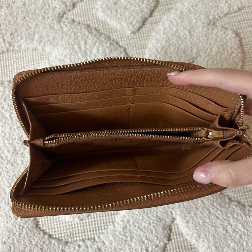 Tory Burch Signature Brown Leather Logo Emblem Wallet - Picture 4 of 5